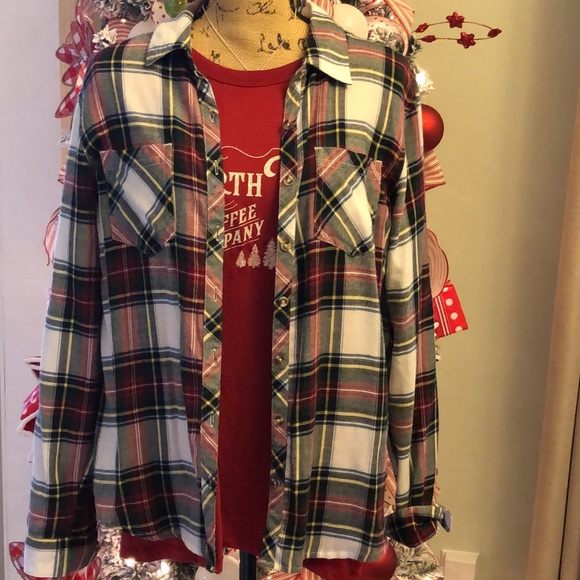 Maurice’s Christmas Tshirt - Picture 6 of 8